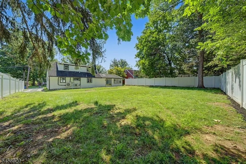 19 Ferndale Rd Wayne, NJ 07470
