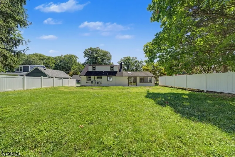 19 Ferndale Rd Wayne, NJ 07470