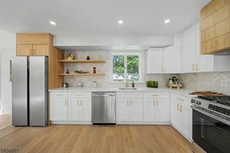 19 Ferndale Rd Wayne, NJ 07470