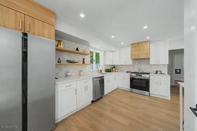 19 Ferndale Rd Wayne, NJ 07470