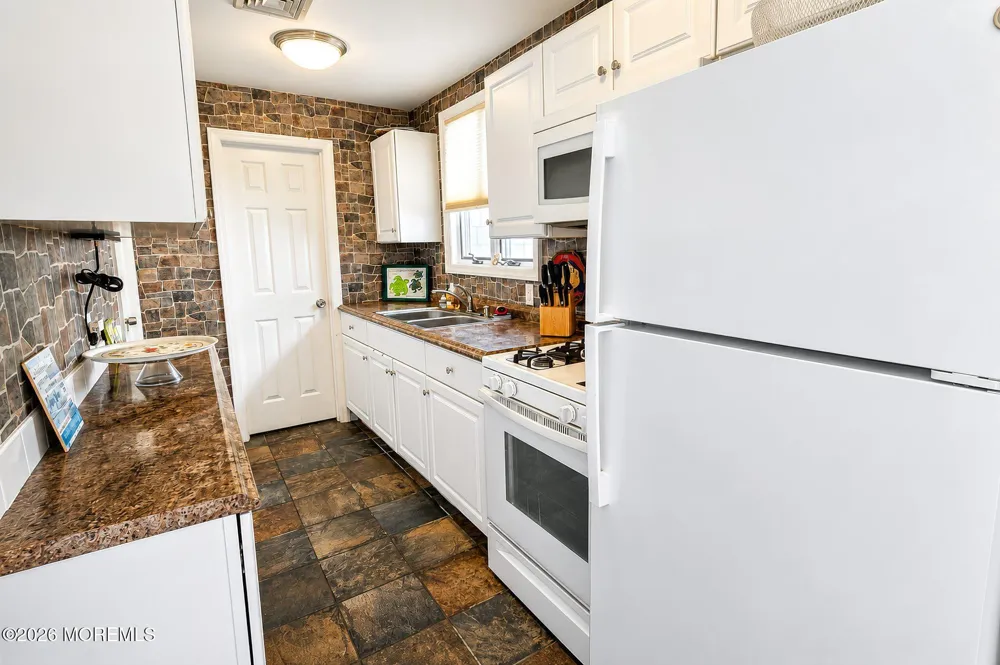 15 Brooklyn Avenue #2 Lavallette, NJ 08735