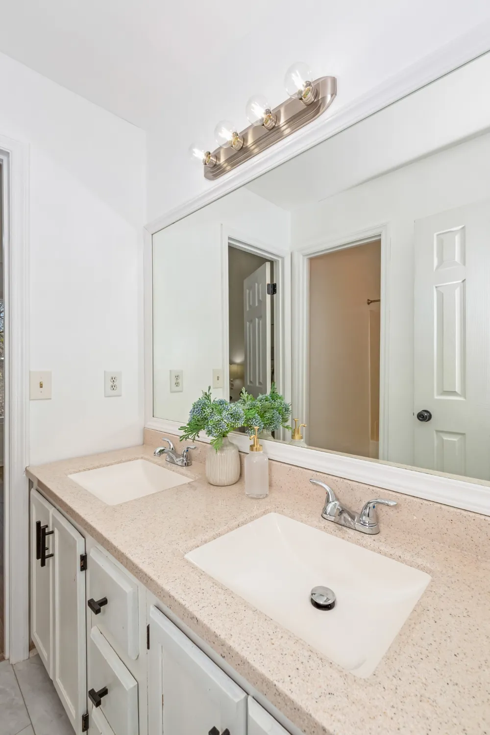 513 Williamsburg Dr Nashville, TN 37214