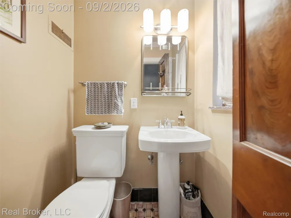 446 W Drayton Street Ferndale City, MI 48220