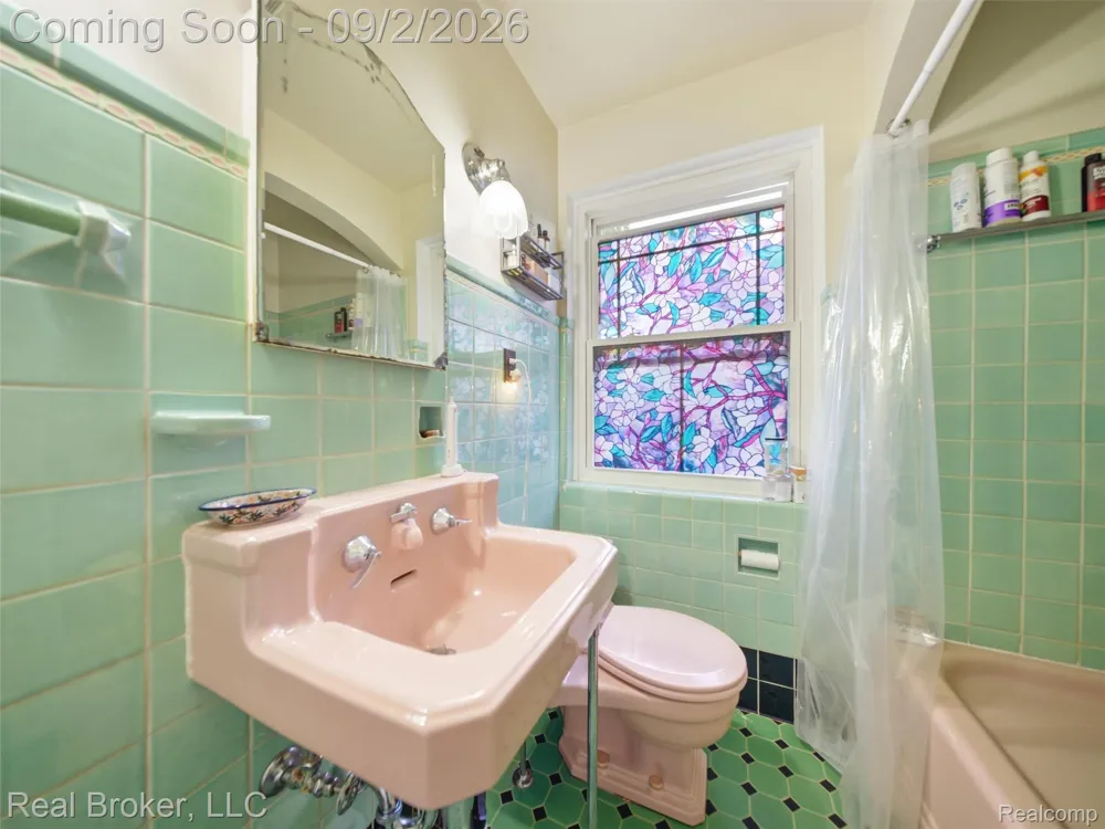 446 W Drayton Street Ferndale City, MI 48220