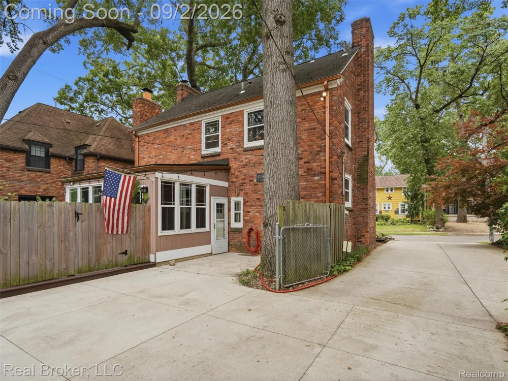 446 W Drayton Street Ferndale City, MI 48220