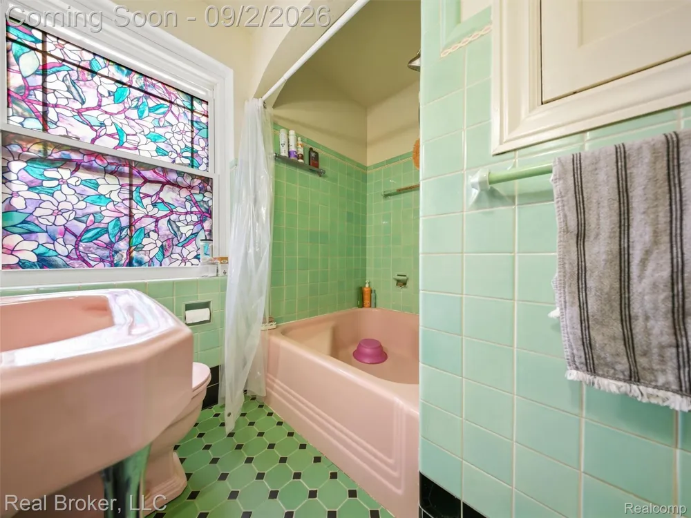 446 W Drayton Street Ferndale City, MI 48220