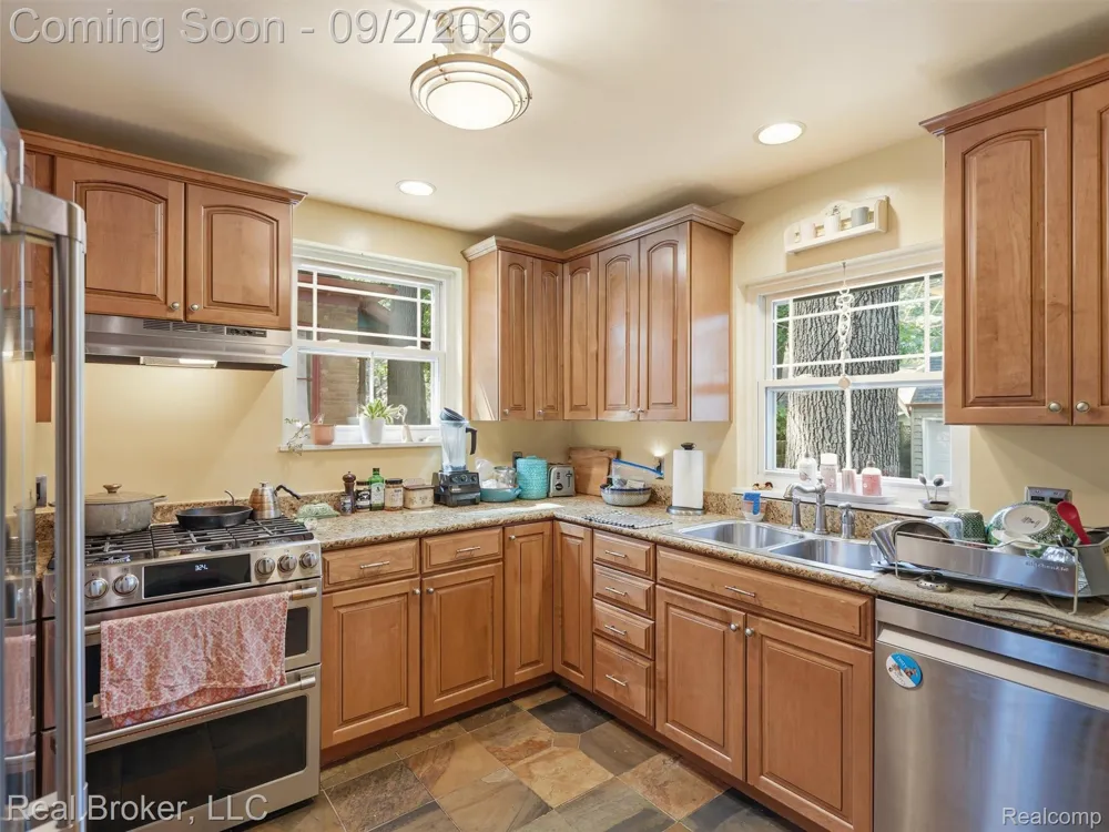 446 W Drayton Street Ferndale City, MI 48220