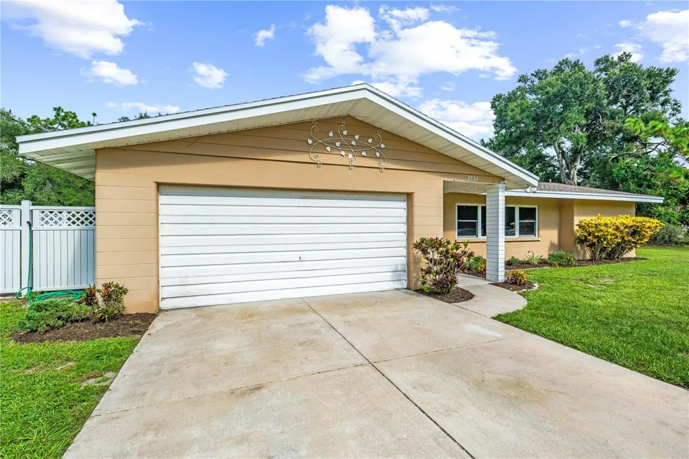 3733 MALEC CIRCLE Sarasota, FL 34233