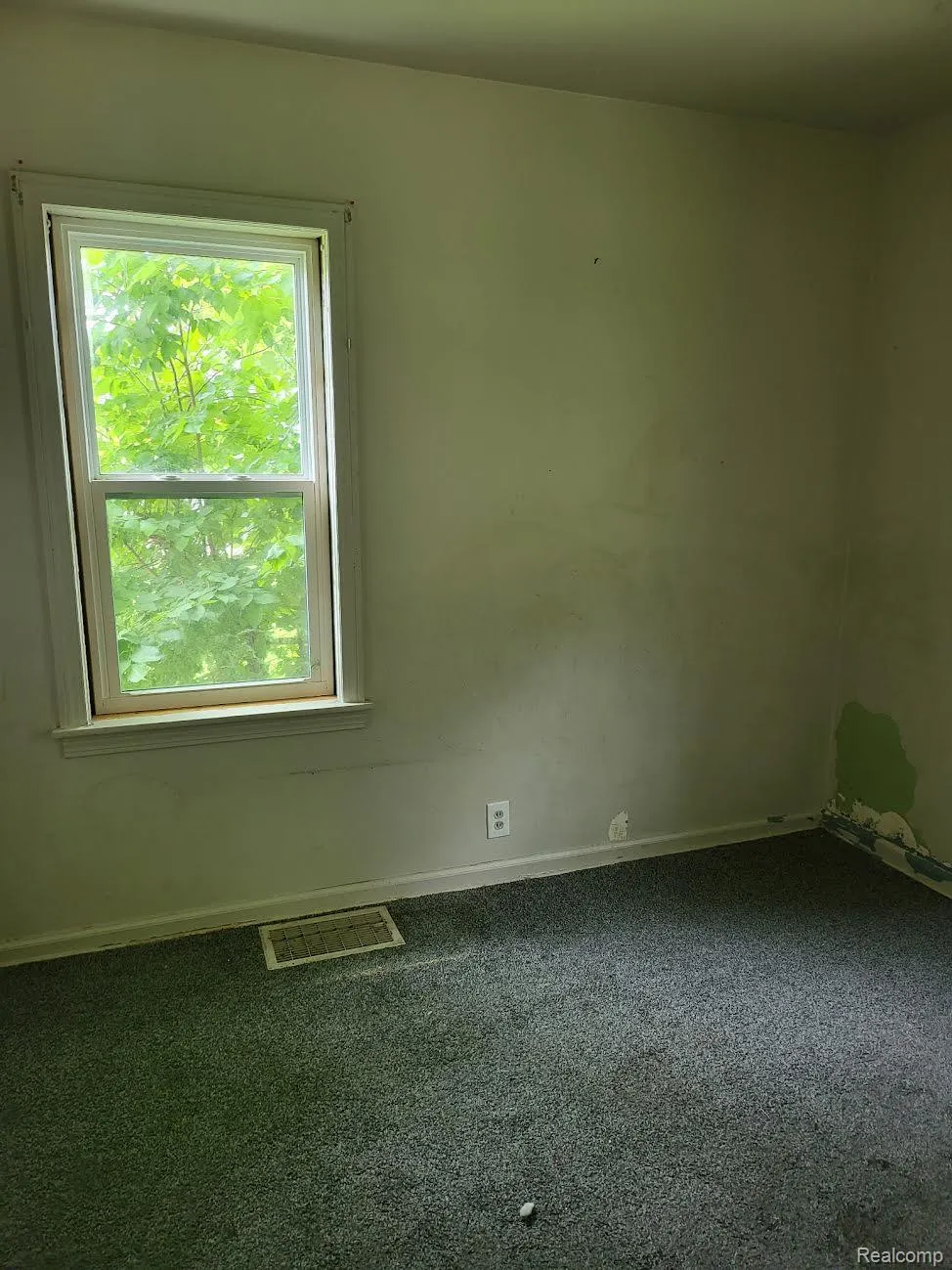 629 Spencer Street Flint City, MI 48505
