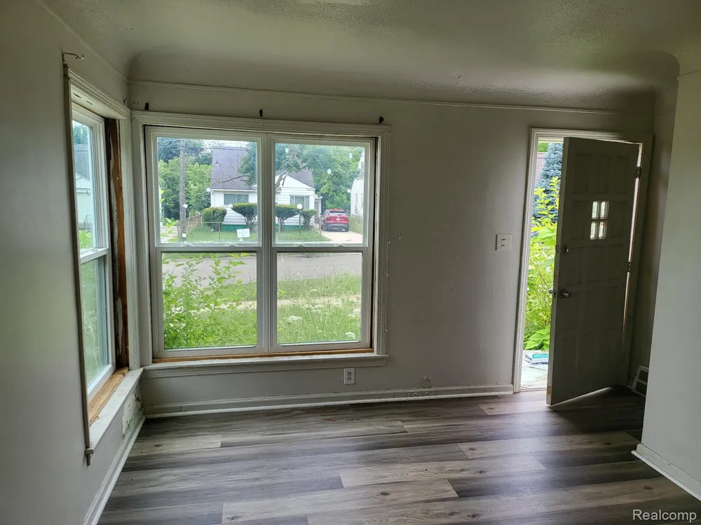 629 Spencer Street Flint City, MI 48505