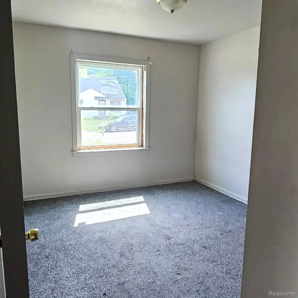 629 Spencer Street Flint City, MI 48505