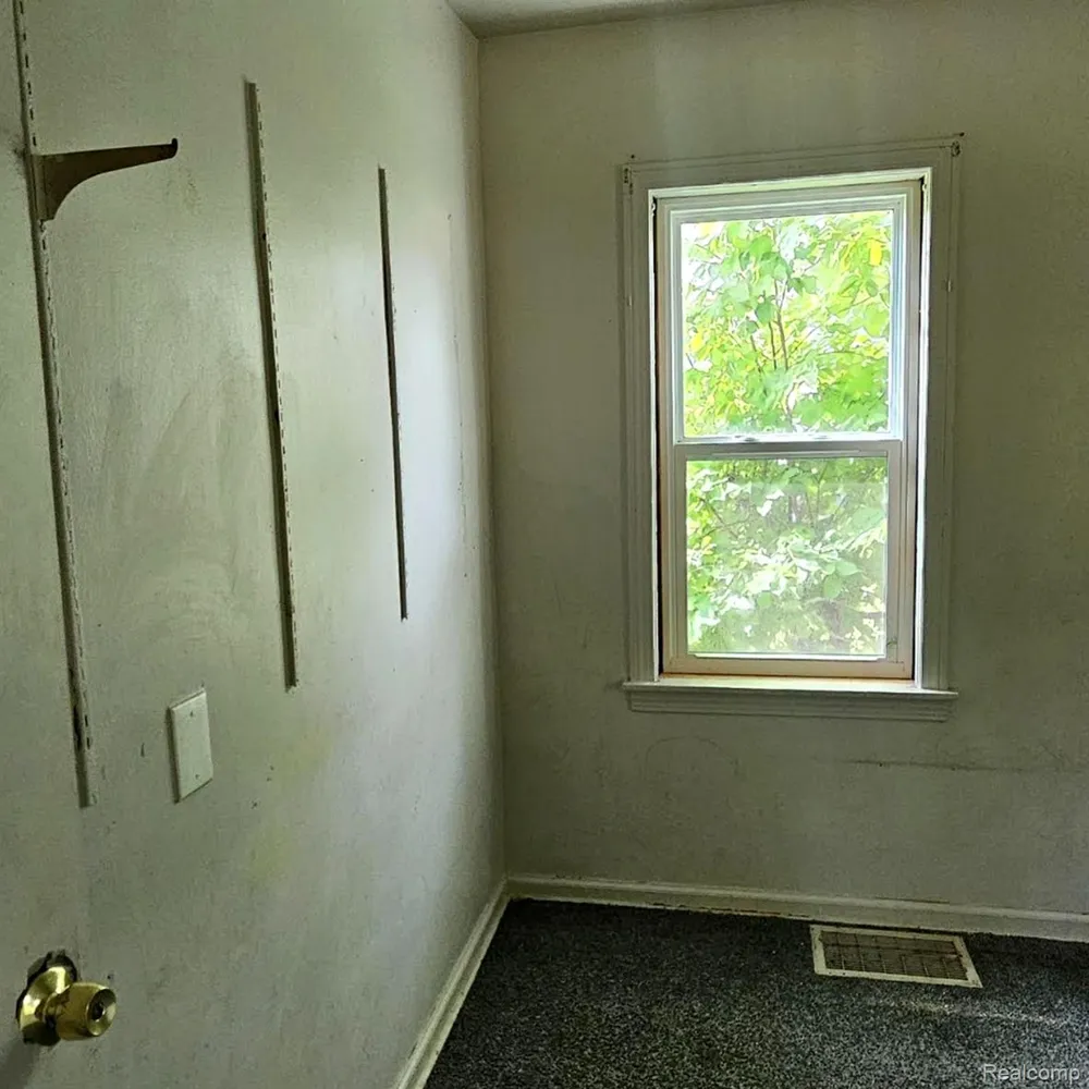629 Spencer Street Flint City, MI 48505