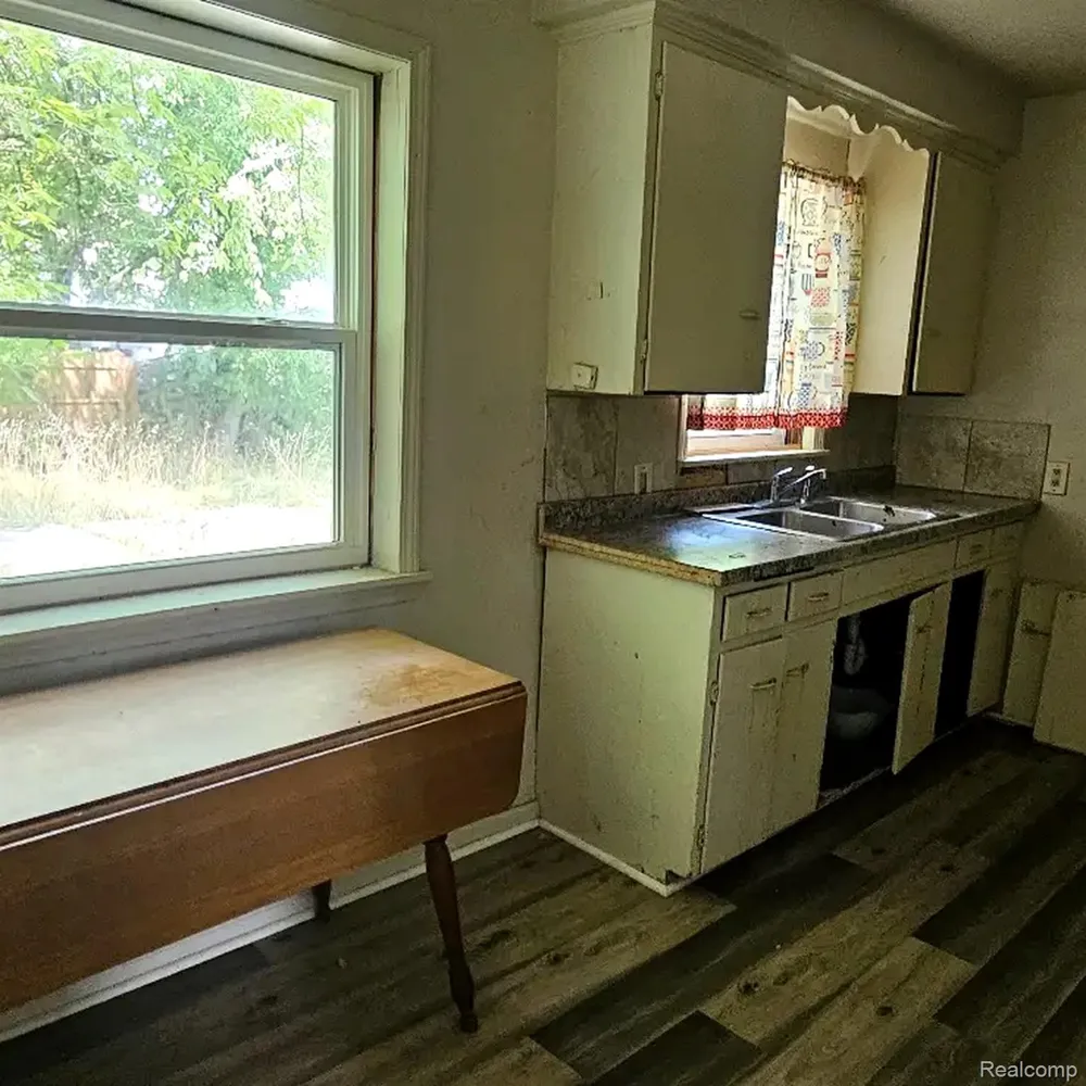629 Spencer Street Flint City, MI 48505