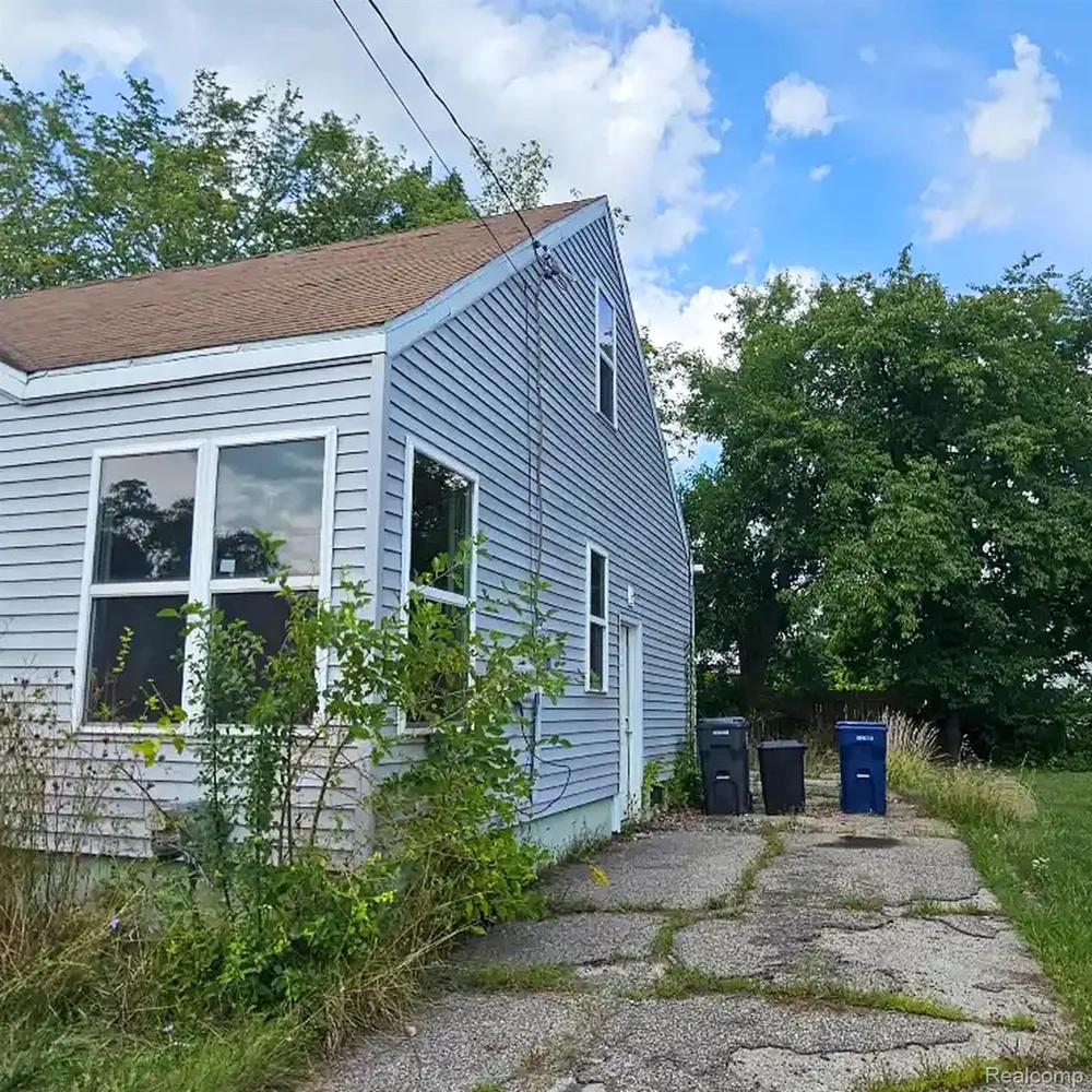 629 Spencer Street Flint City, MI 48505