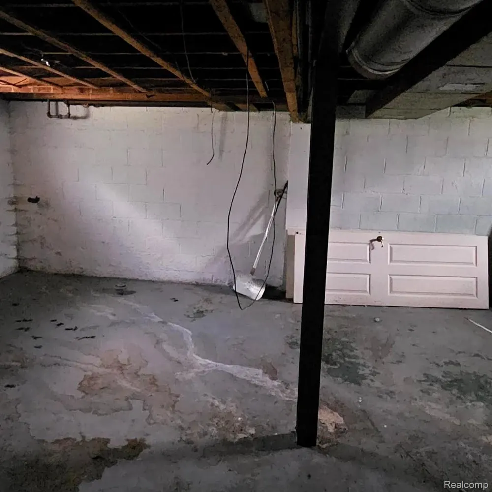 629 Spencer Street Flint City, MI 48505
