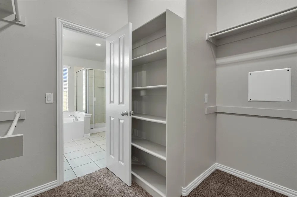 221 Bear Trail Waxahachie, TX 75167