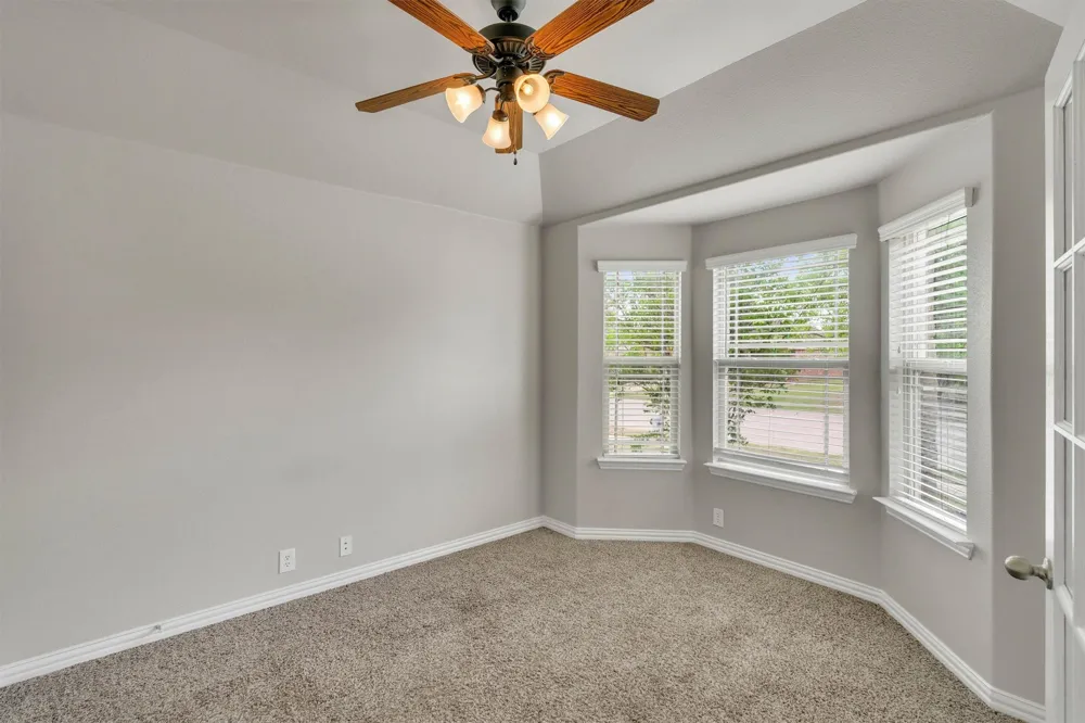 221 Bear Trail Waxahachie, TX 75167