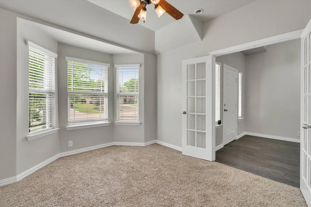 221 Bear Trail Waxahachie, TX 75167