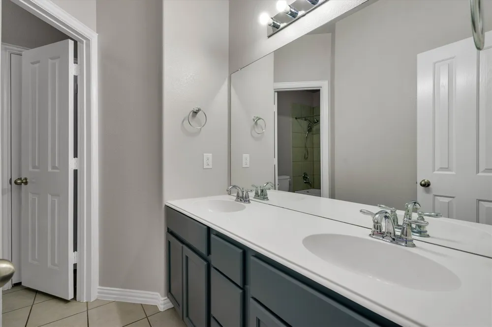 221 Bear Trail Waxahachie, TX 75167