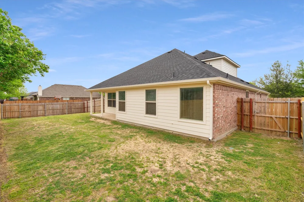 221 Bear Trail Waxahachie, TX 75167