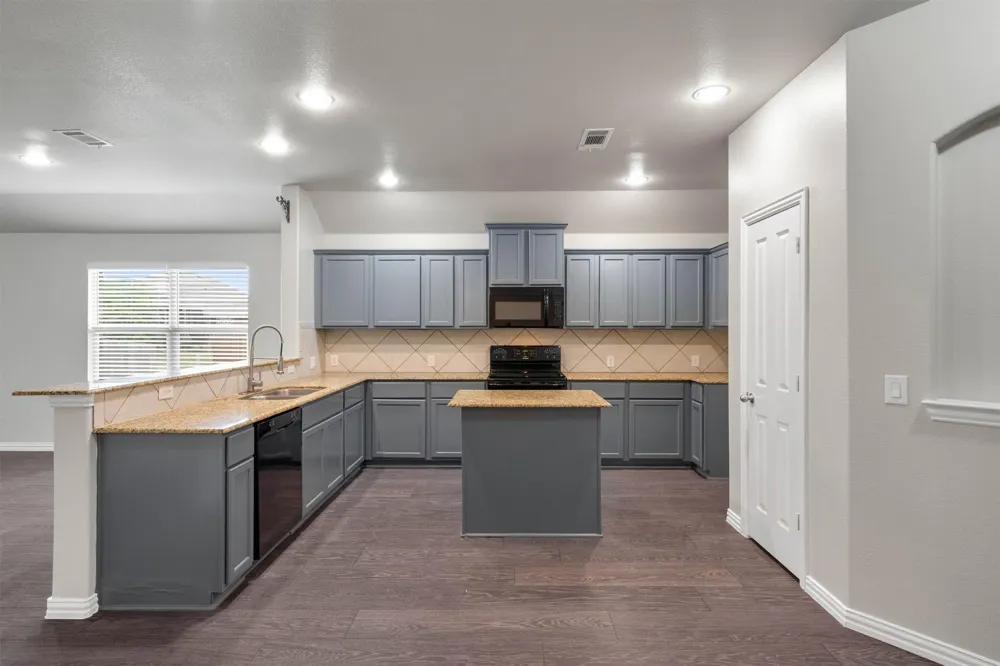 221 Bear Trail Waxahachie, TX 75167
