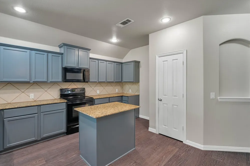 221 Bear Trail Waxahachie, TX 75167