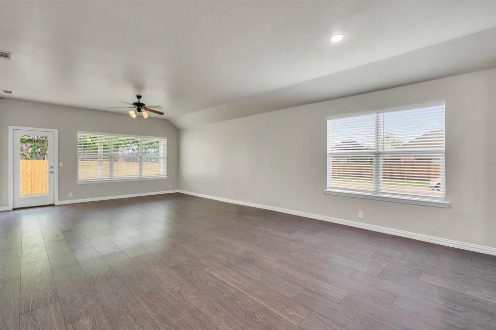 221 Bear Trail Waxahachie, TX 75167