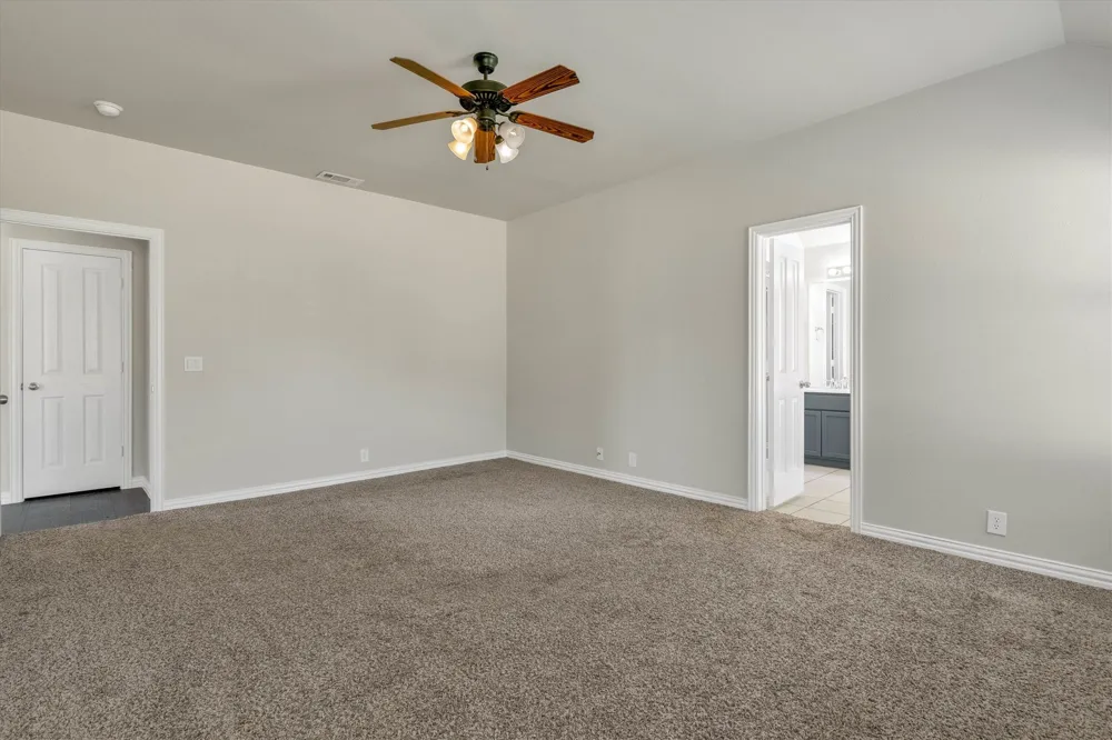 221 Bear Trail Waxahachie, TX 75167