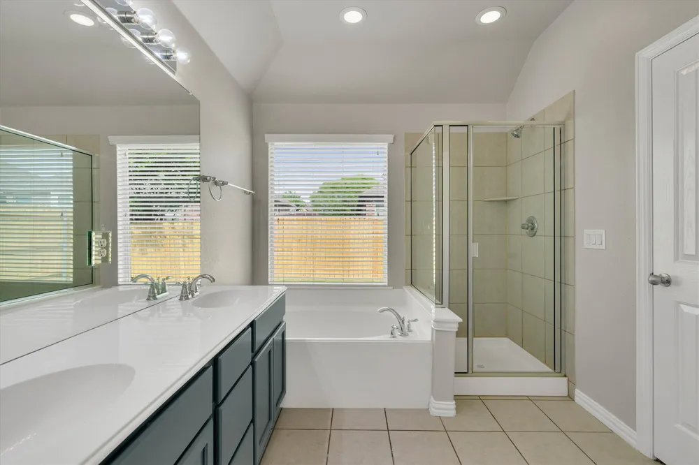221 Bear Trail Waxahachie, TX 75167