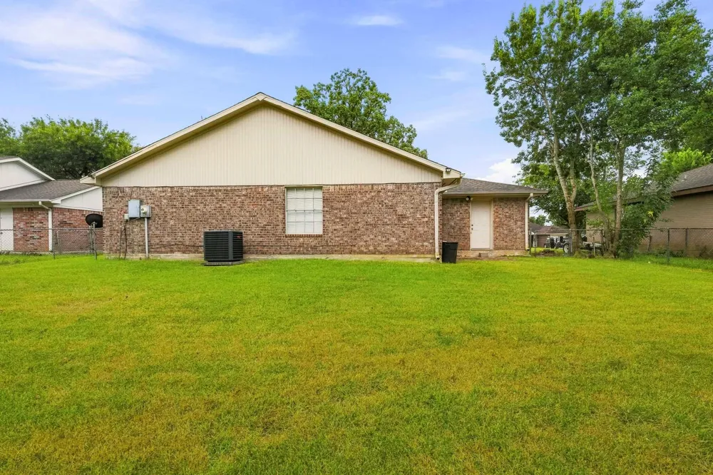 3809 Wood Sorrel Drive Dickinson, TX 77539
