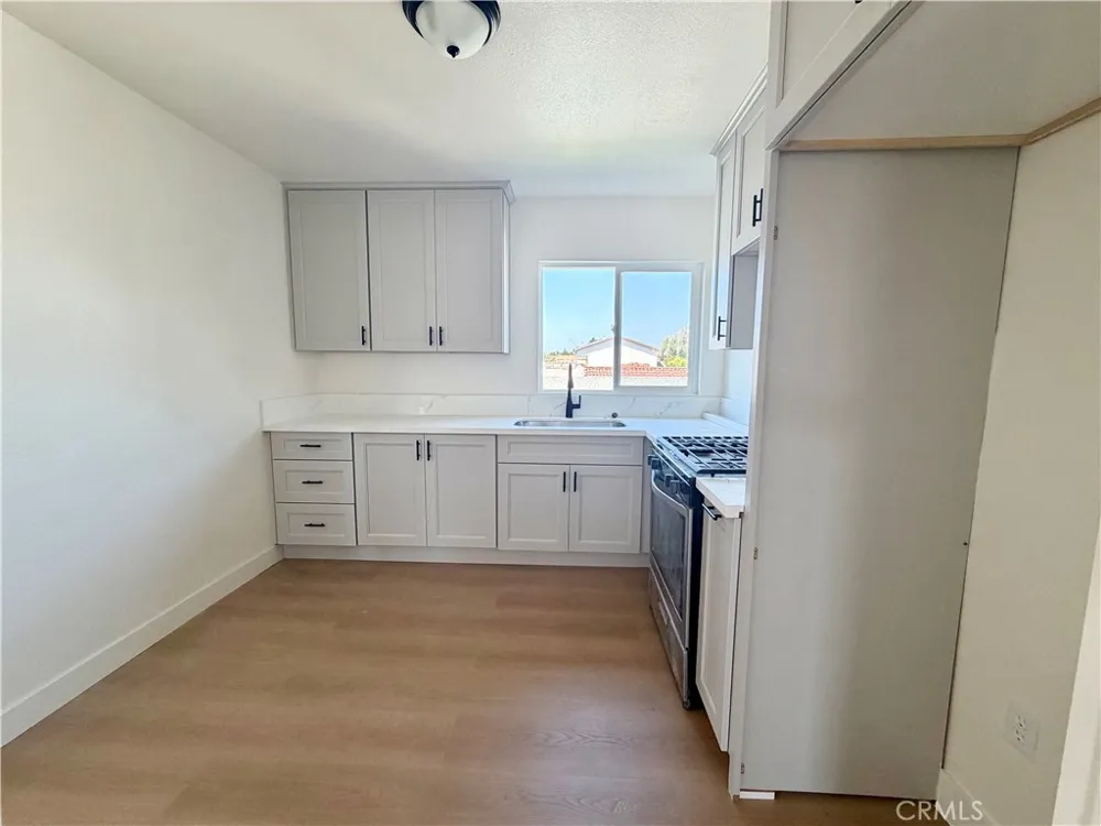 1426 W 83rd Los Angeles, CA 90047