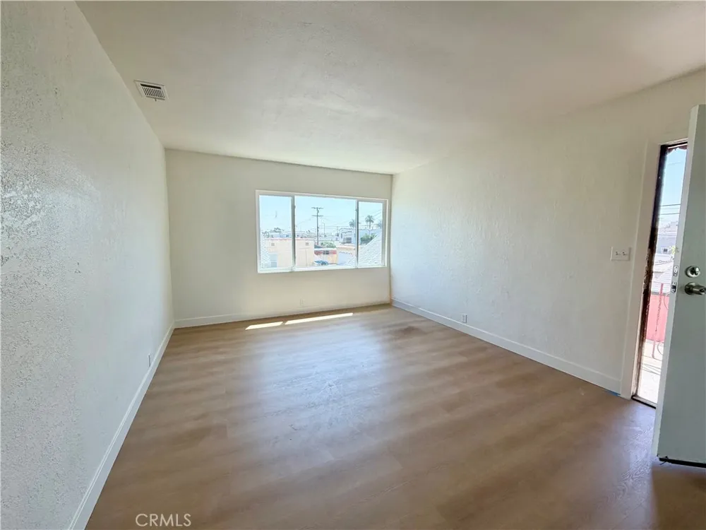 1426 W 83rd Los Angeles, CA 90047