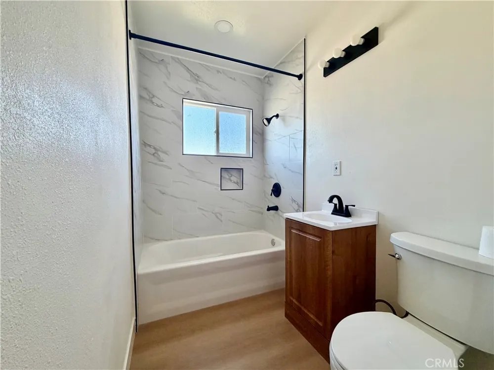 1426 W 83rd Los Angeles, CA 90047