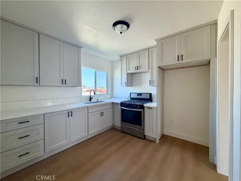 1426 W 83rd