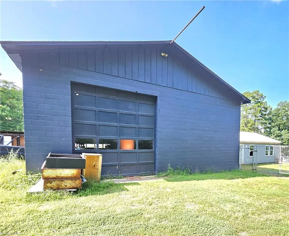 225 8th Avenue New London, NC 28127