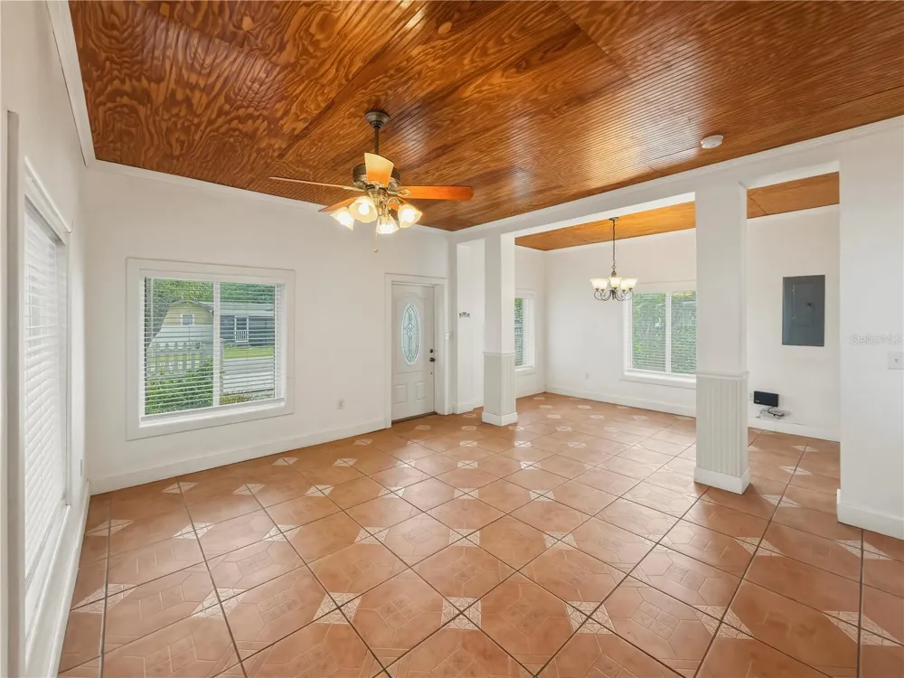 211 E 131ST AVENUE Tampa, FL 33612