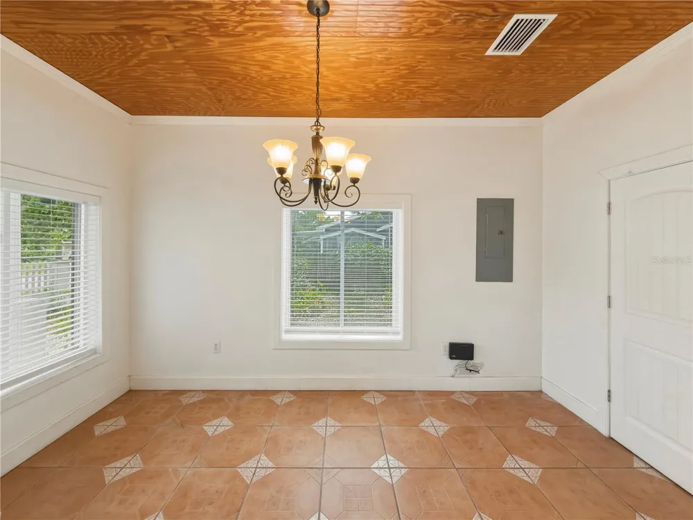 211 E 131ST AVENUE Tampa, FL 33612
