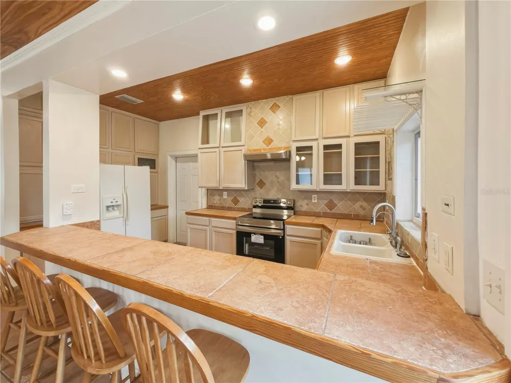 211 E 131ST AVENUE Tampa, FL 33612