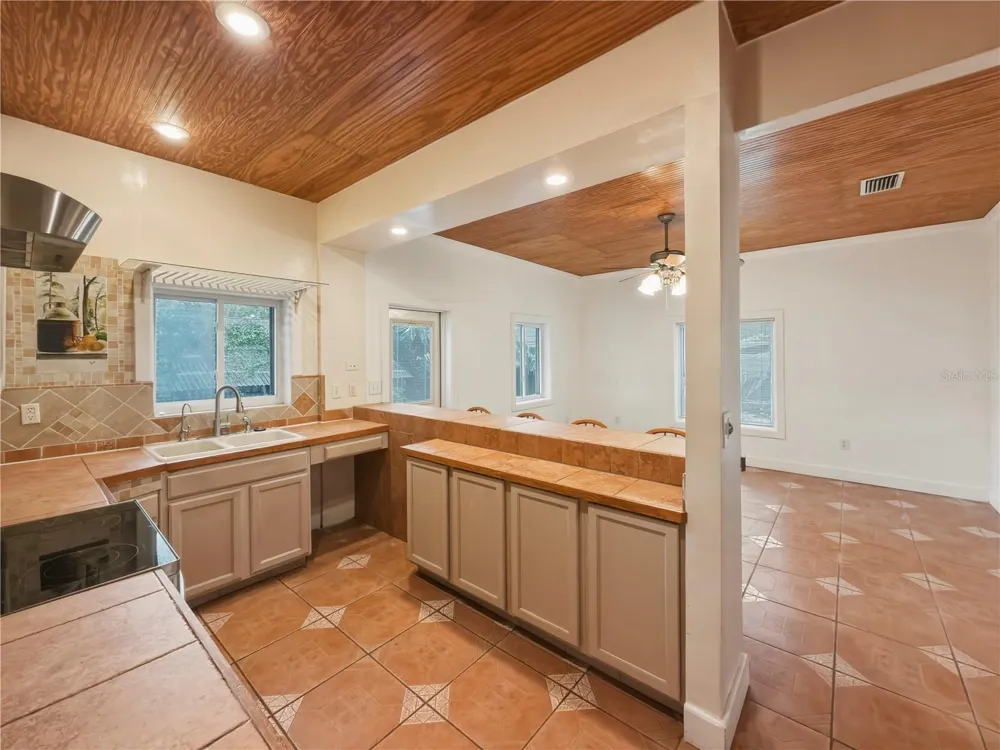 211 E 131ST AVENUE Tampa, FL 33612