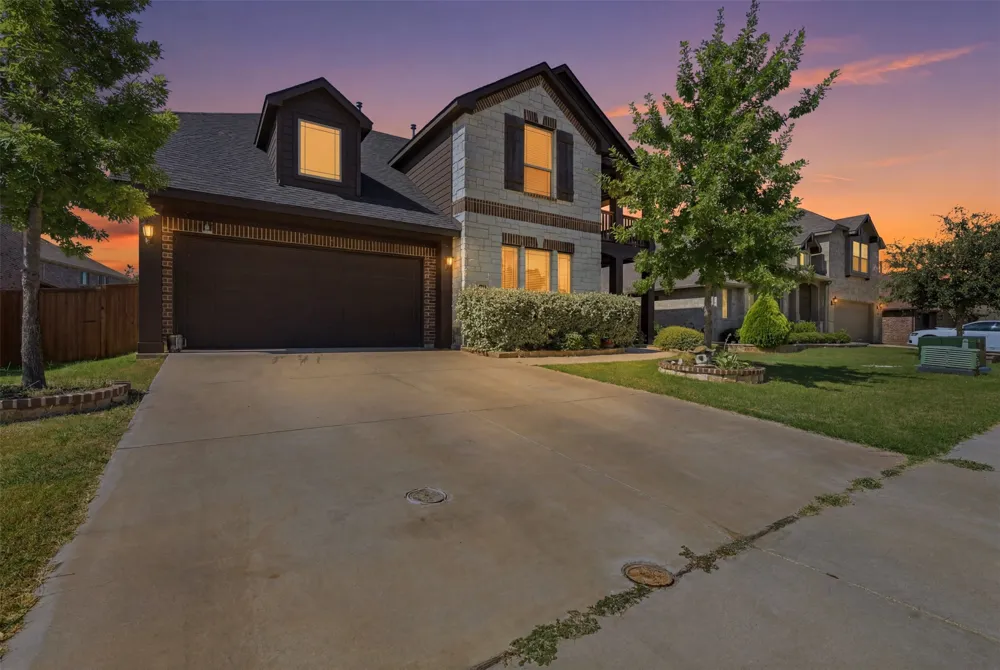 1112 Bear Oak Drive Burleson, TX 76028