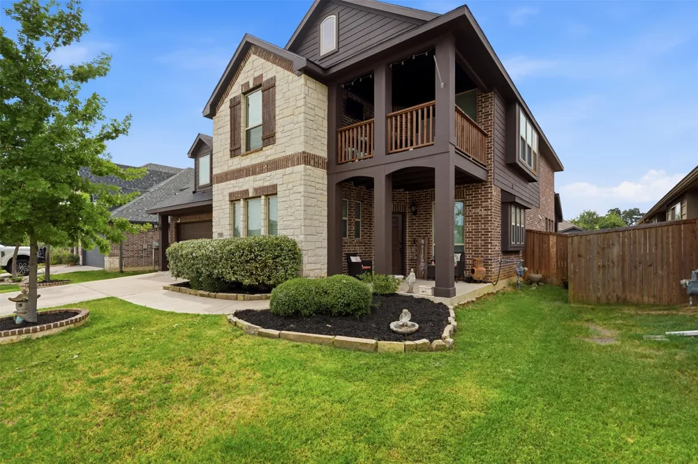 1112 Bear Oak Drive Burleson, TX 76028
