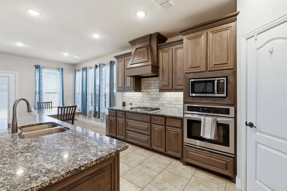 1112 Bear Oak Drive Burleson, TX 76028