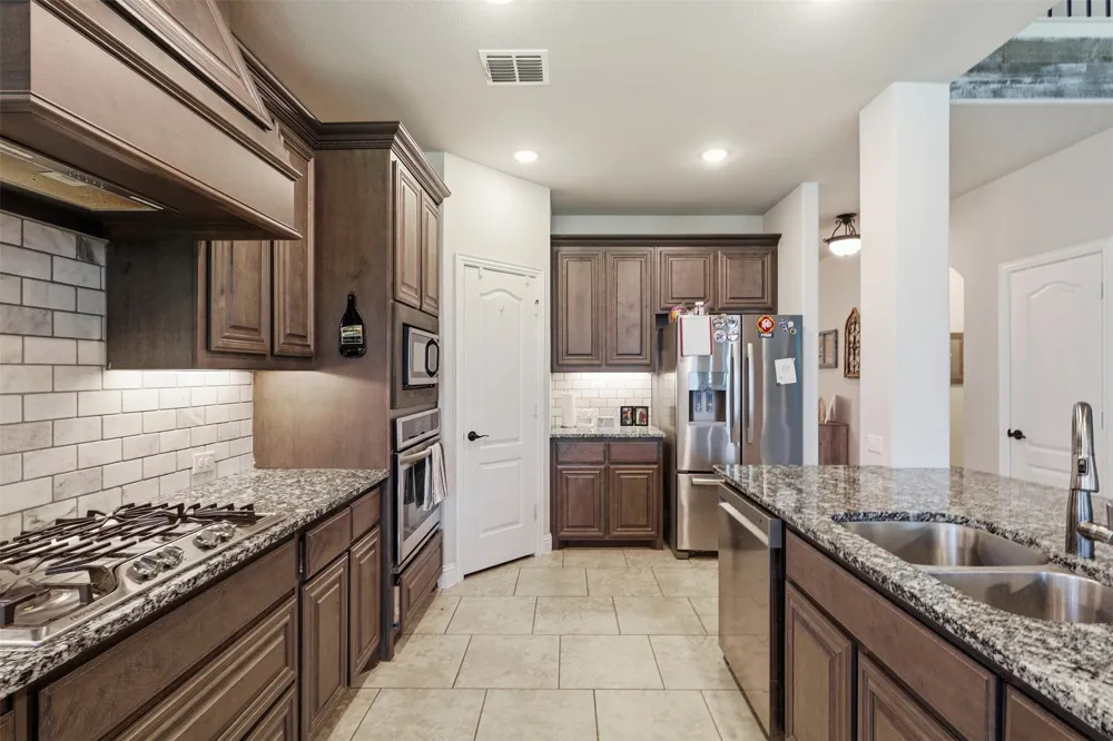 1112 Bear Oak Drive Burleson, TX 76028