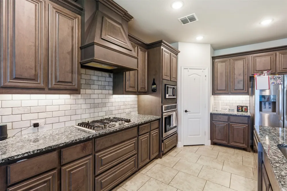 1112 Bear Oak Drive Burleson, TX 76028