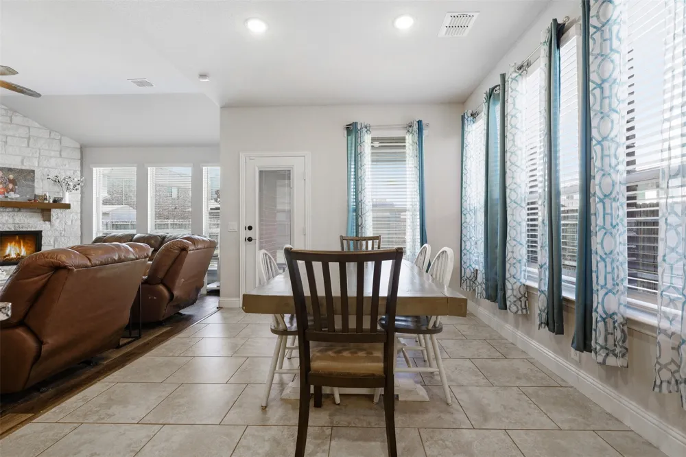 1112 Bear Oak Drive Burleson, TX 76028