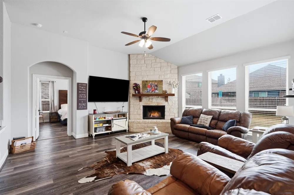 1112 Bear Oak Drive Burleson, TX 76028