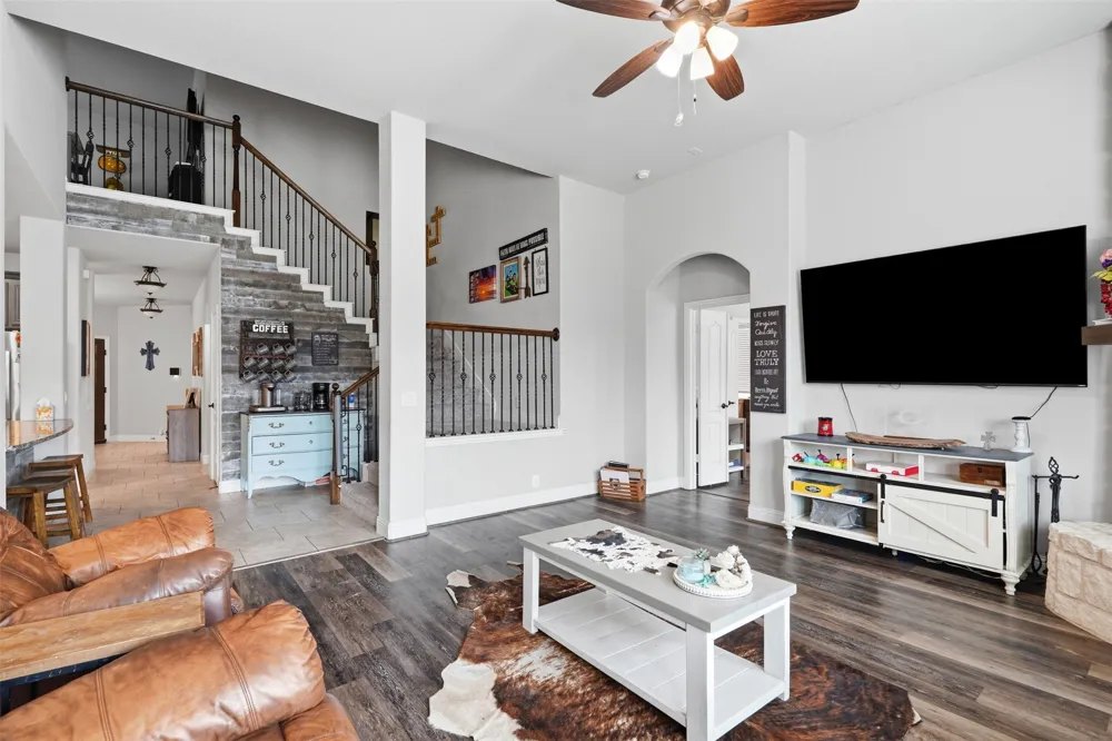 1112 Bear Oak Drive Burleson, TX 76028