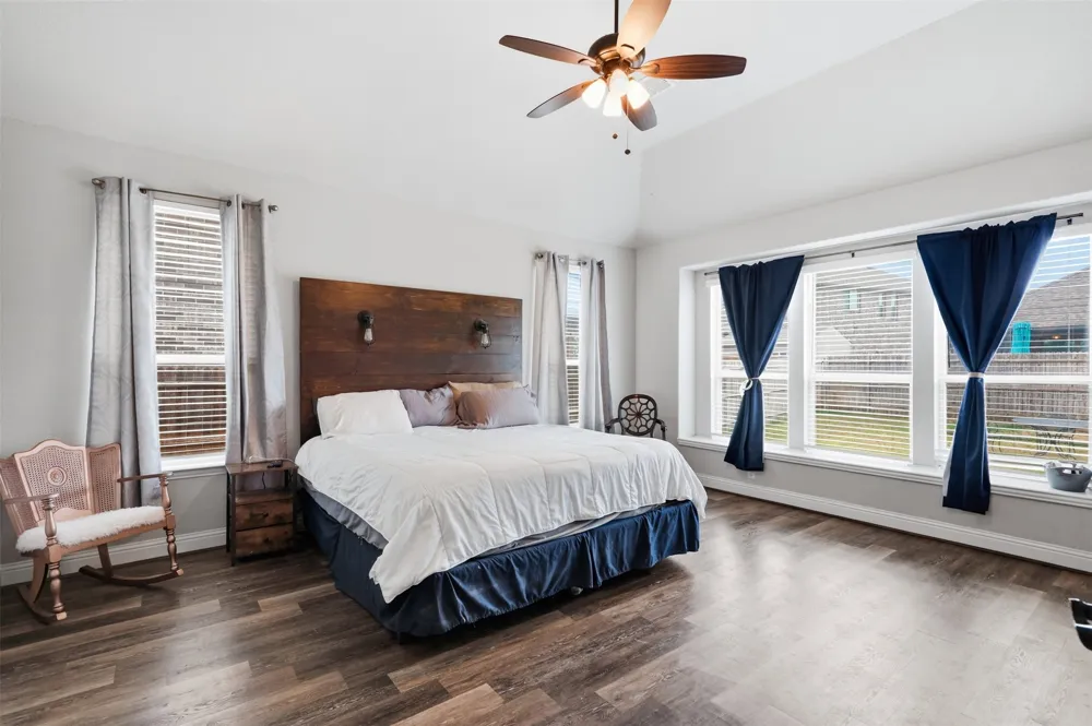 1112 Bear Oak Drive Burleson, TX 76028