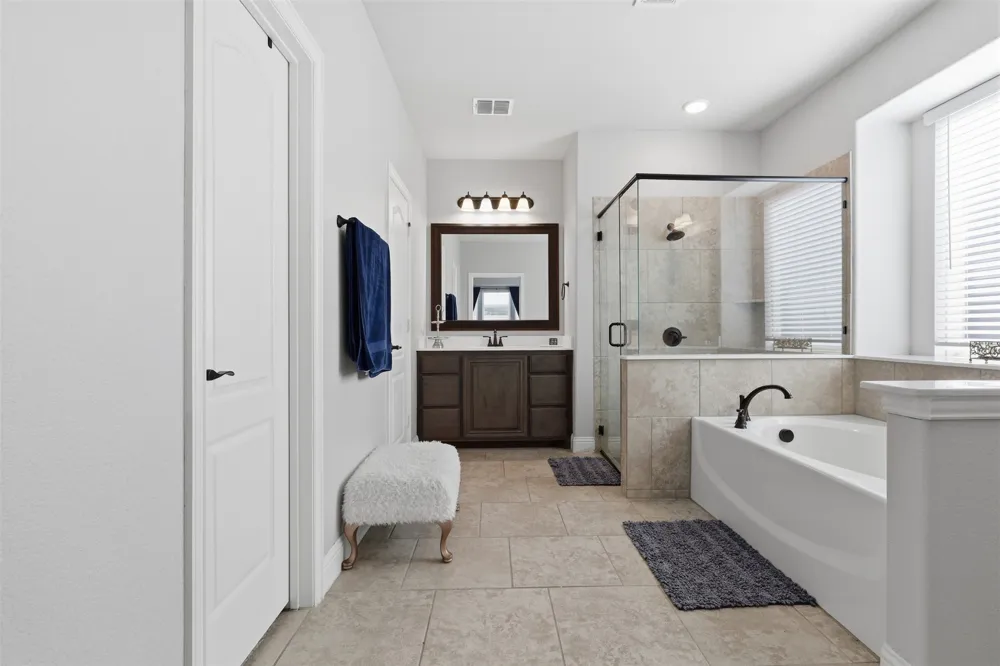 1112 Bear Oak Drive Burleson, TX 76028