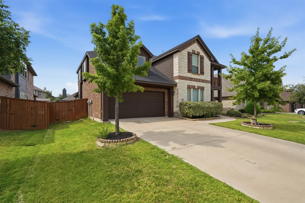 1112 Bear Oak Drive Burleson, TX 76028